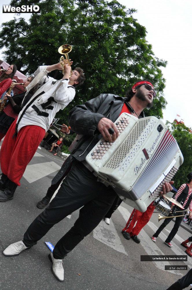 30/56 photos du spectacle La fanfare à la Gueule du ch'val